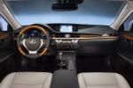 Lexus ES300h 2012 года